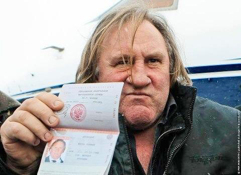 Жерар Депардье с паспортом России